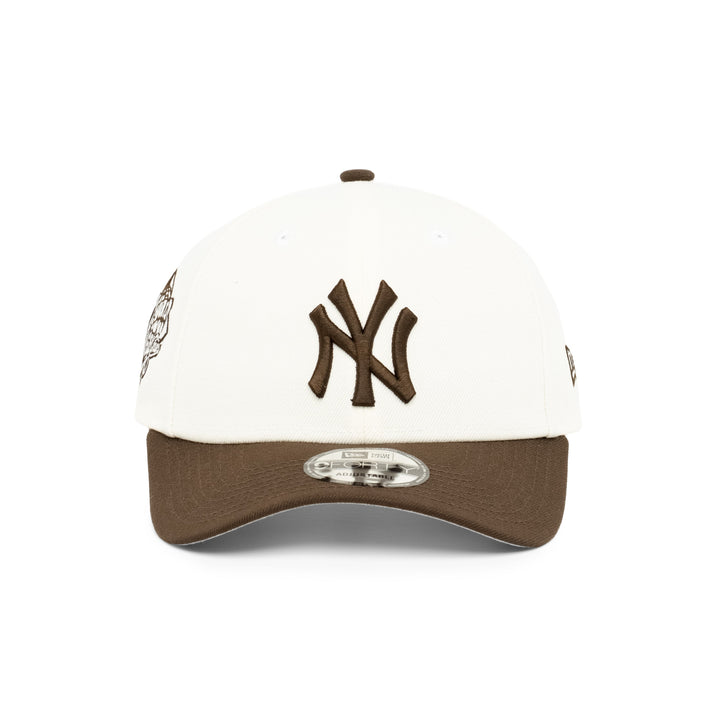 9FORTY New York Yankees 2-Tone World Series 1999 2-Tone Walnut Visor Chrome White Snapback
