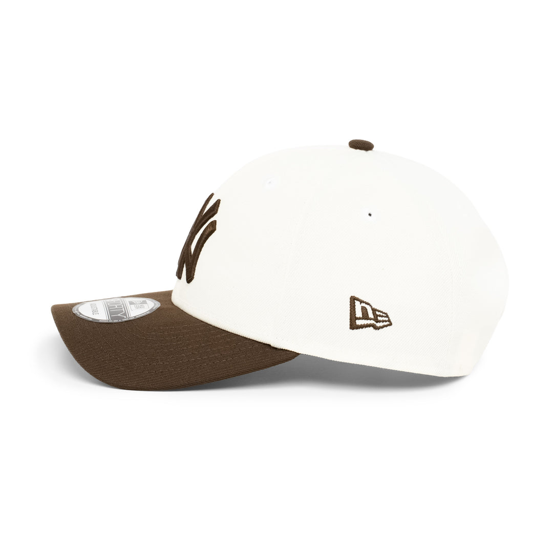 9FORTY New York Yankees 2-Tone World Series 1999 2-Tone Walnut Visor Chrome White Snapback