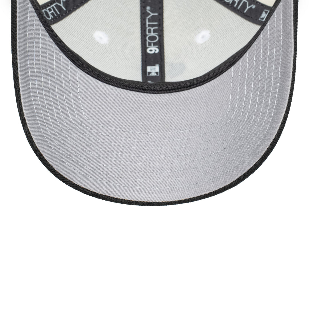 9FORTY Chicago White Sox World Series 2005 2-Tone Black Visor Chrome White Snapback
