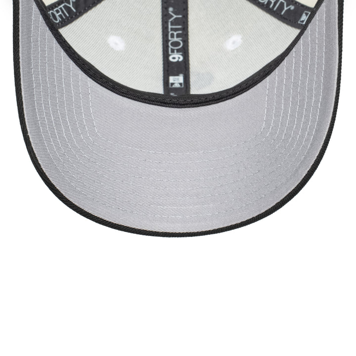 9FORTY Chicago White Sox World Series 2005 2-Tone Black Visor Chrome White Snapback