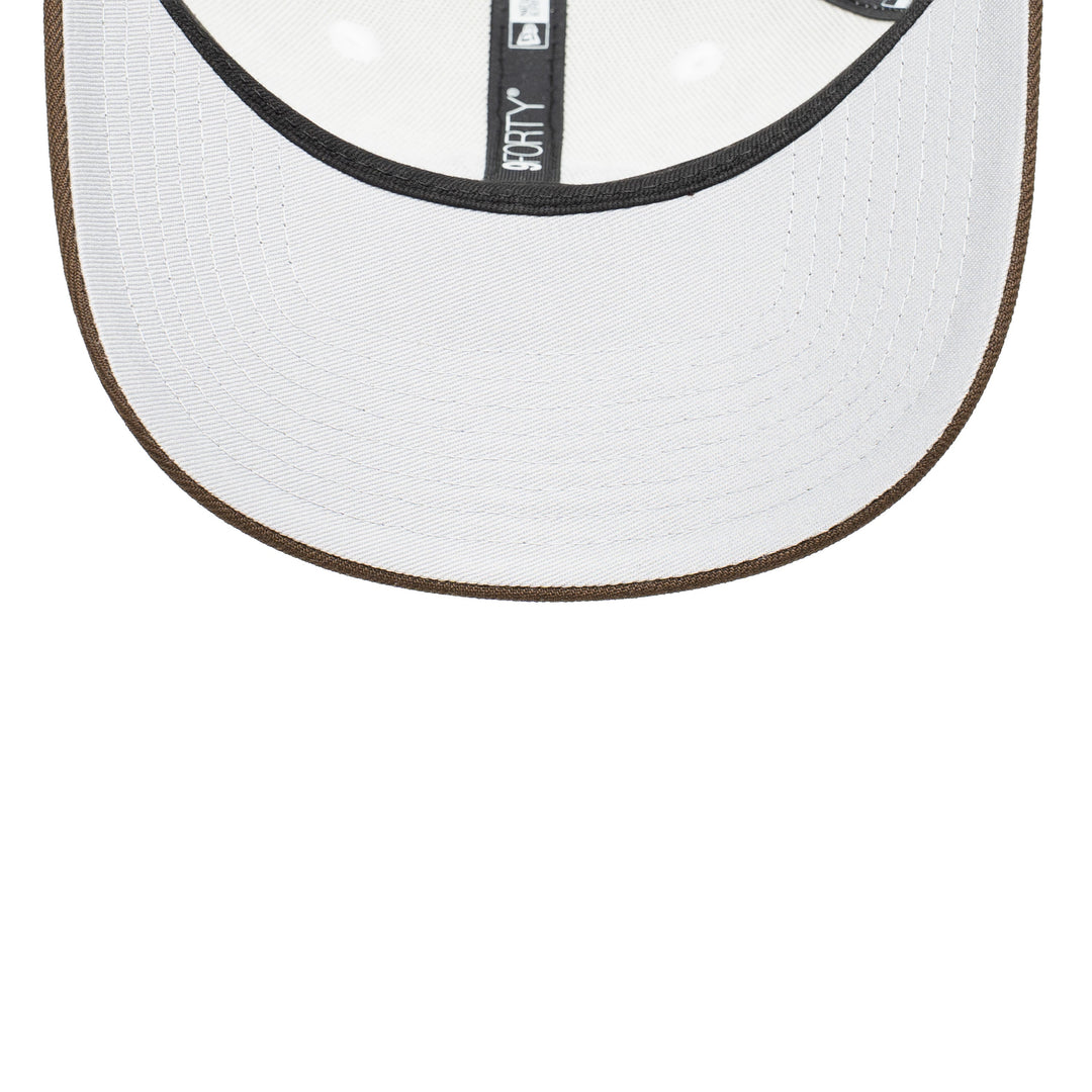 9FORTY New York Yankees 2-Tone World Series 1999 2-Tone Walnut Visor Chrome White Snapback