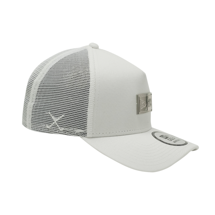 9FORTY A-Frame Golf Trucker Metal Plate White Snapback