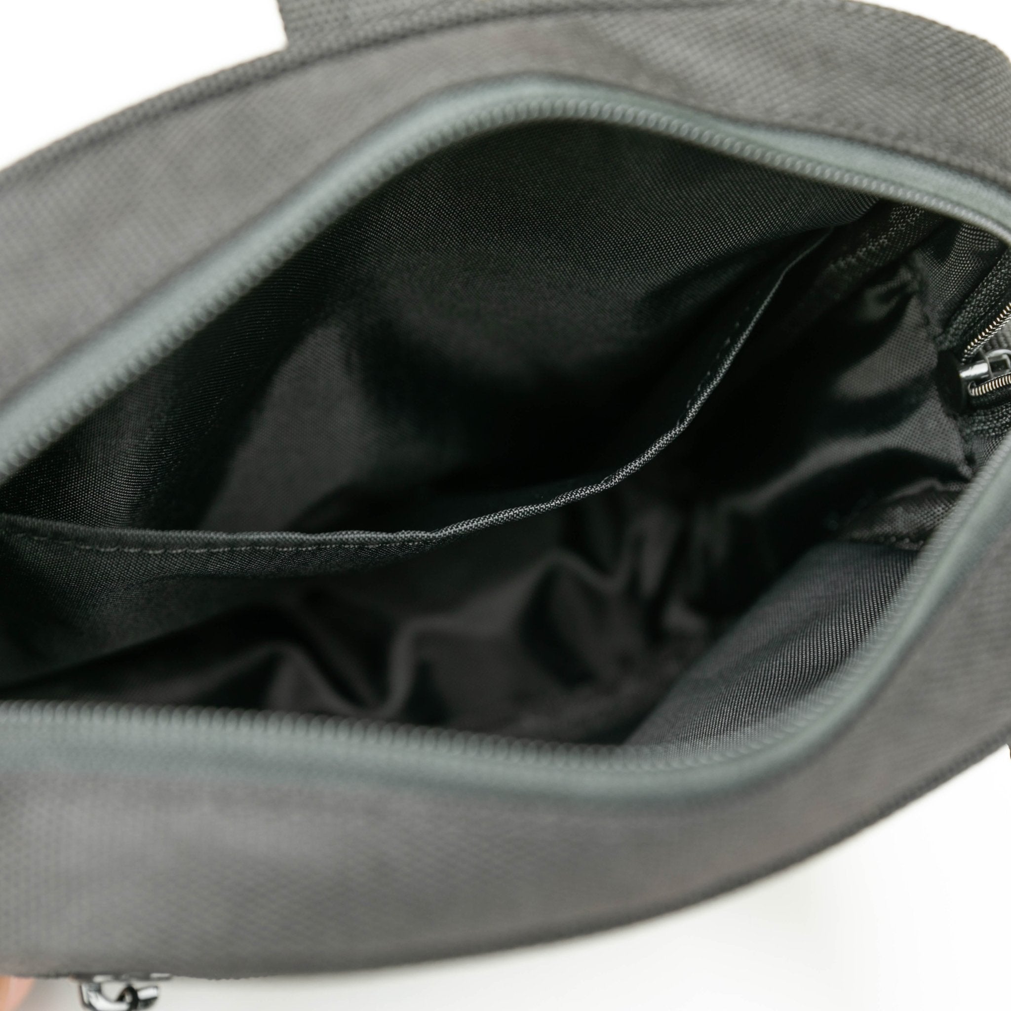 New Era Black Square Shoulder Pouch – New Era Malaysia