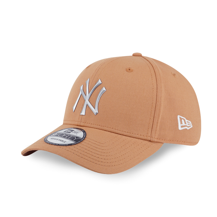 9FORTY New York Yankees Metal Badge Deep Sand Brown Adjustable