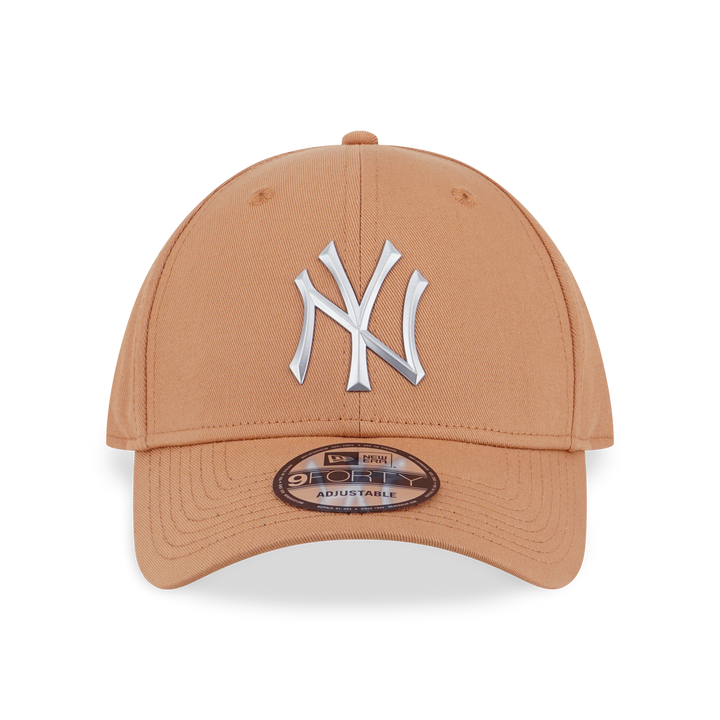 9FORTY New York Yankees Metal Badge Deep Sand Brown Adjustable