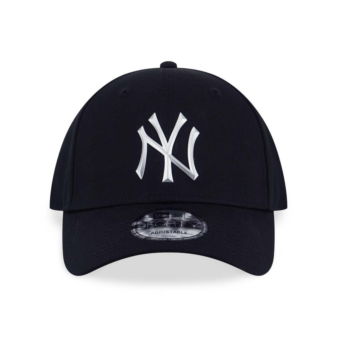 9FORTY New York Yankees Metal Badge Black Adjustable