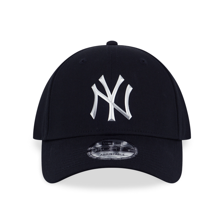 9FORTY New York Yankees Metal Badge Black Adjustable