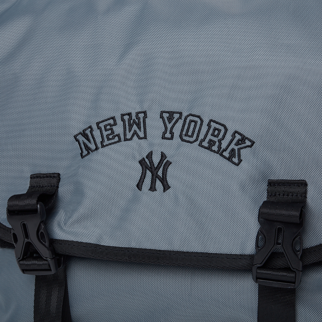 New York Yankees Essential Blue Messenger Bag