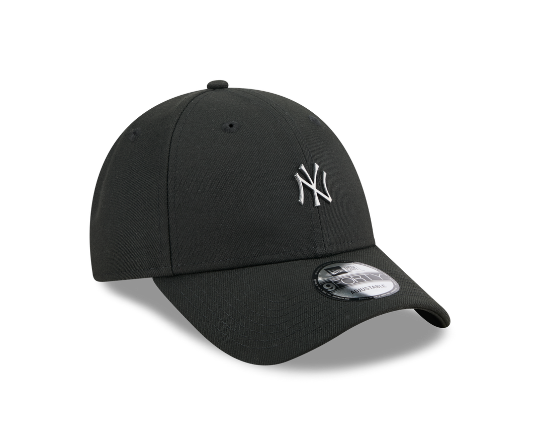 9FORTY New York Yankees Mini Rough Metal Badge Black Adjustable