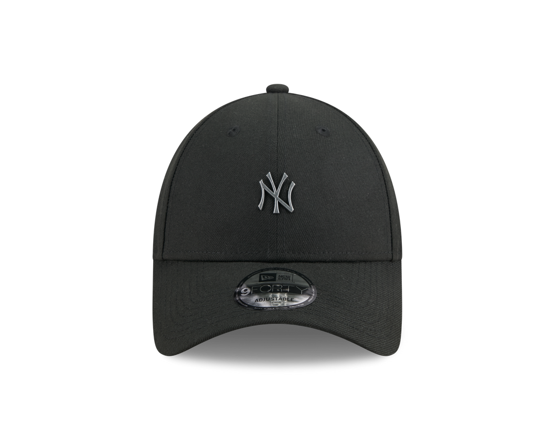 9FORTY New York Yankees Mini Rough Metal Badge Black Adjustable