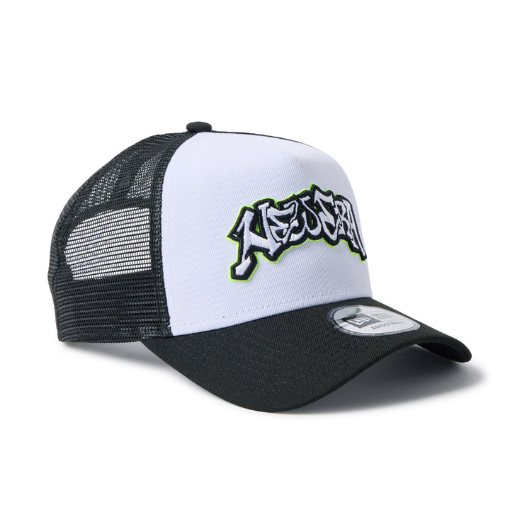9FORTY A-Frame Trucker Wall Art White Black Snapback