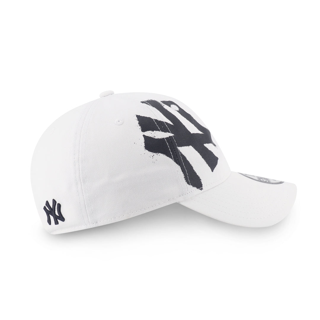 9FORTY Unstructured New York Yankees Spray Paint White Adjustable