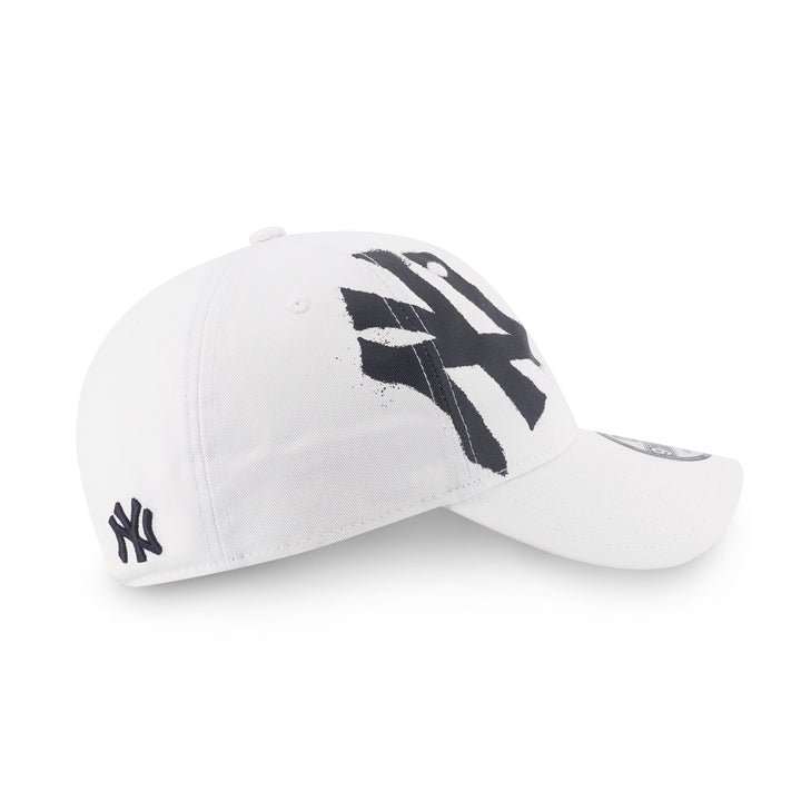 9FORTY Unstructured New York Yankees Spray Paint White Adjustable