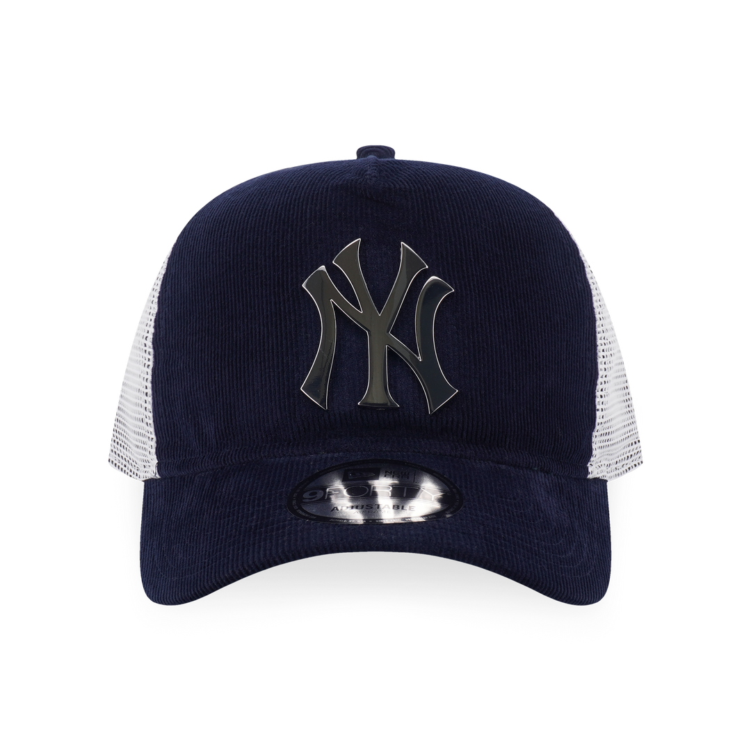 9FORTY A-Frame Trucker New York Yankees Metal Badge Corduroy Navy Snapback