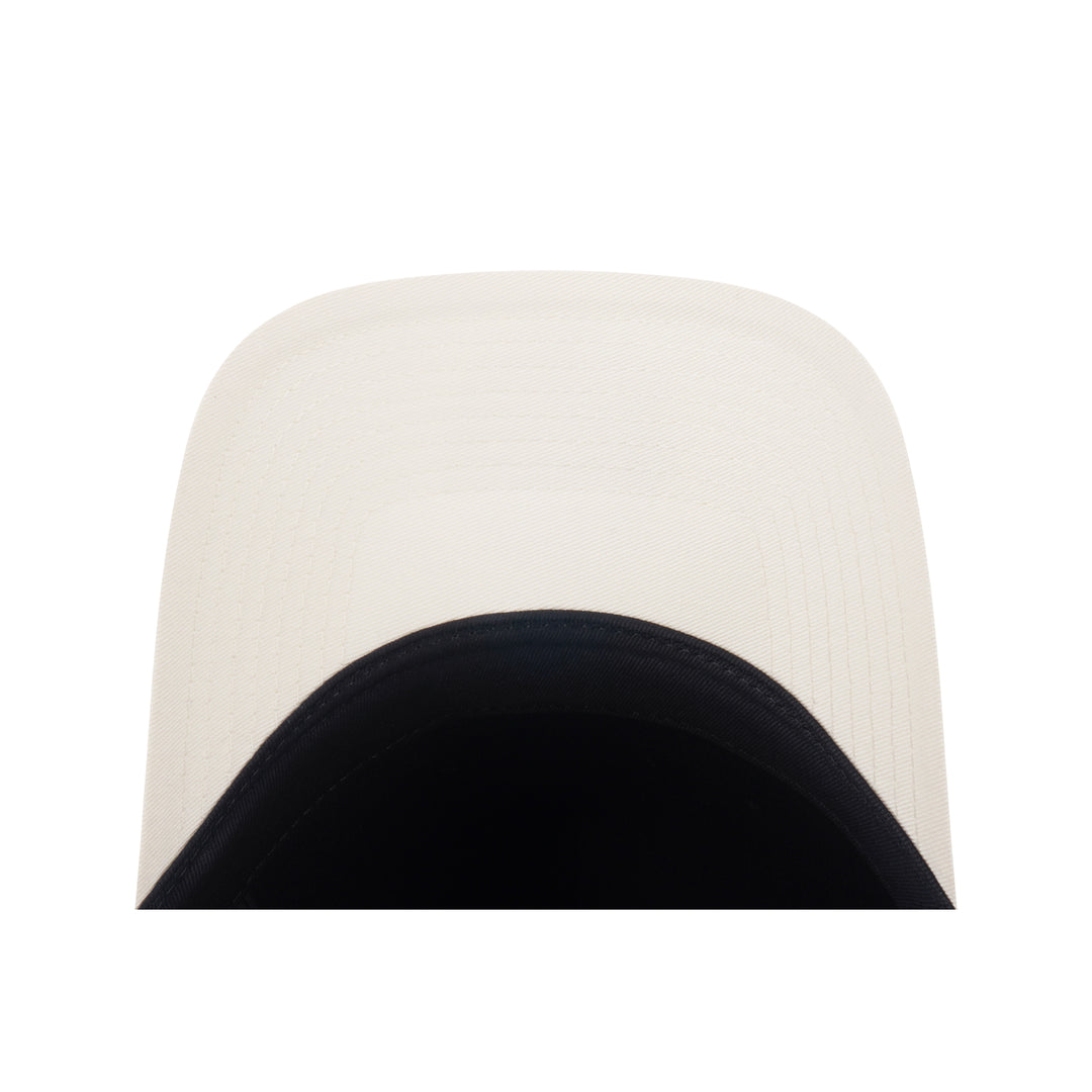 9FORTY A-Frame New York Yankees Hammered Metal Badge 2-Tone Chrome White Visor Silver Snow Adjustable