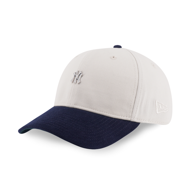 9FORTY New York Yankees Metal Badge Corduroy 2-Tone Navy Visor Ivory Adjustable