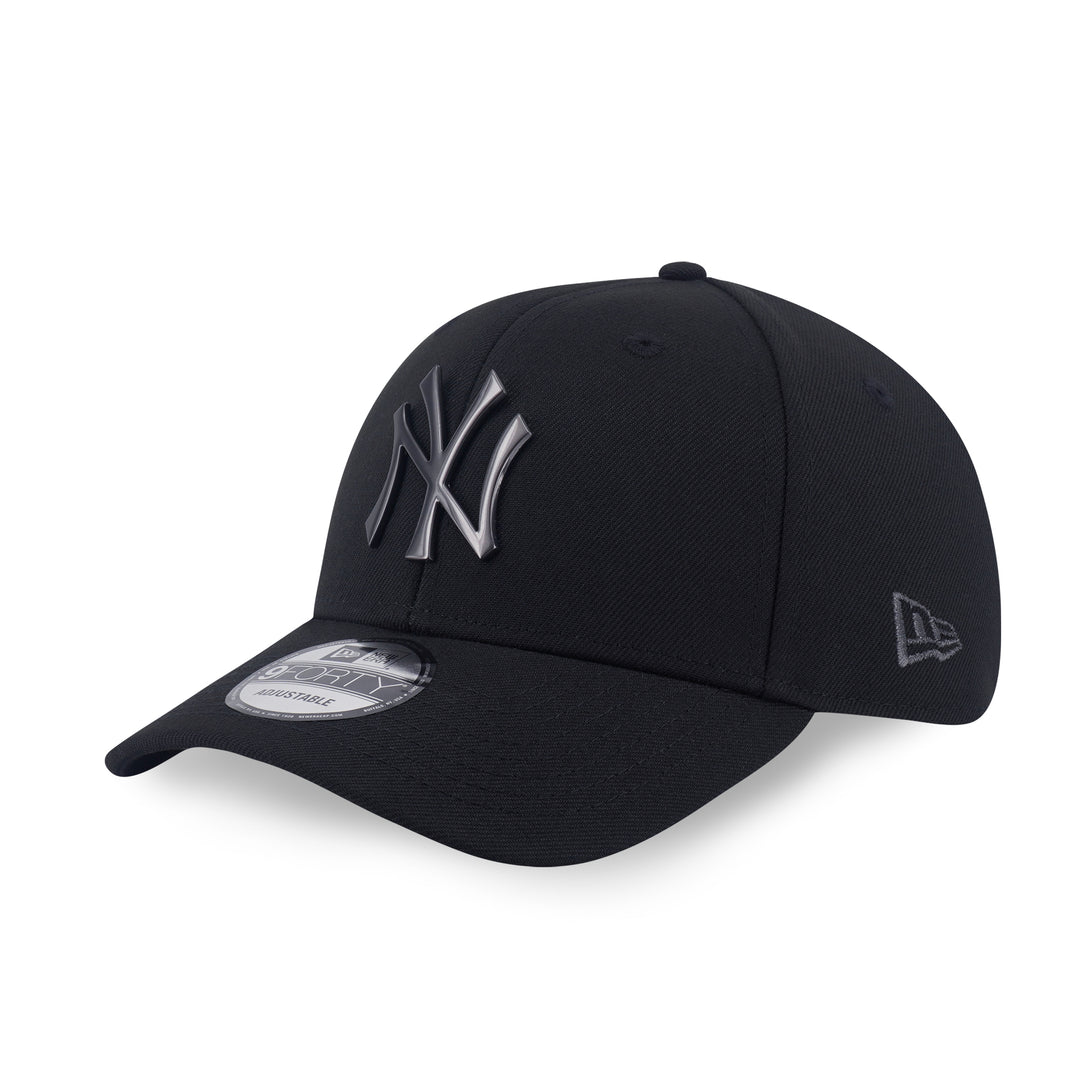 9FORTY New York Yankees Nickel Metal Badge Black Adjustable