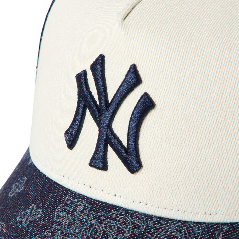 9FORTY A-Frame Trucker New York Yankees Laser Burn Out Denim 2-Tone Denim Visor Chrome White Snapback