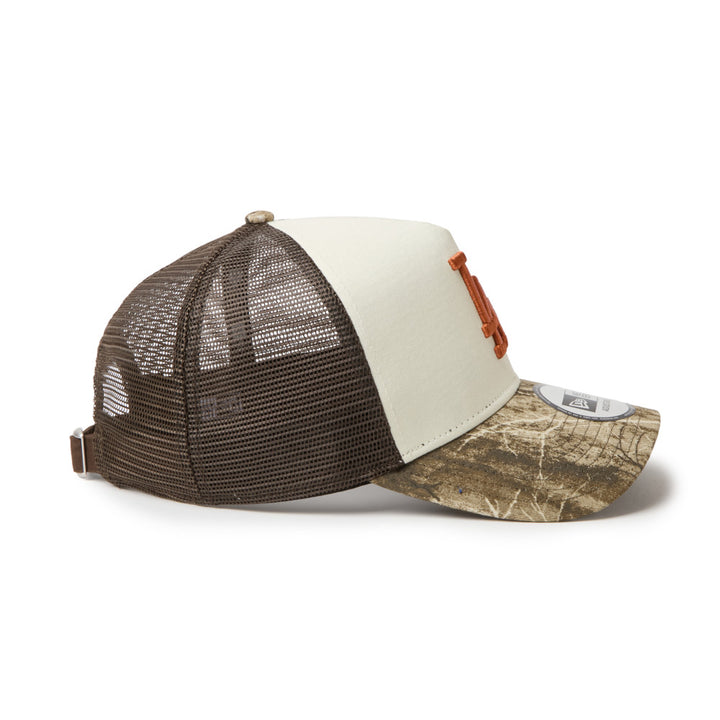 9FORTY A-Frame Trucker Los Angeles Dodgers Real Tree Camo 2-Tone Camo Visor Chrome White Adjustable