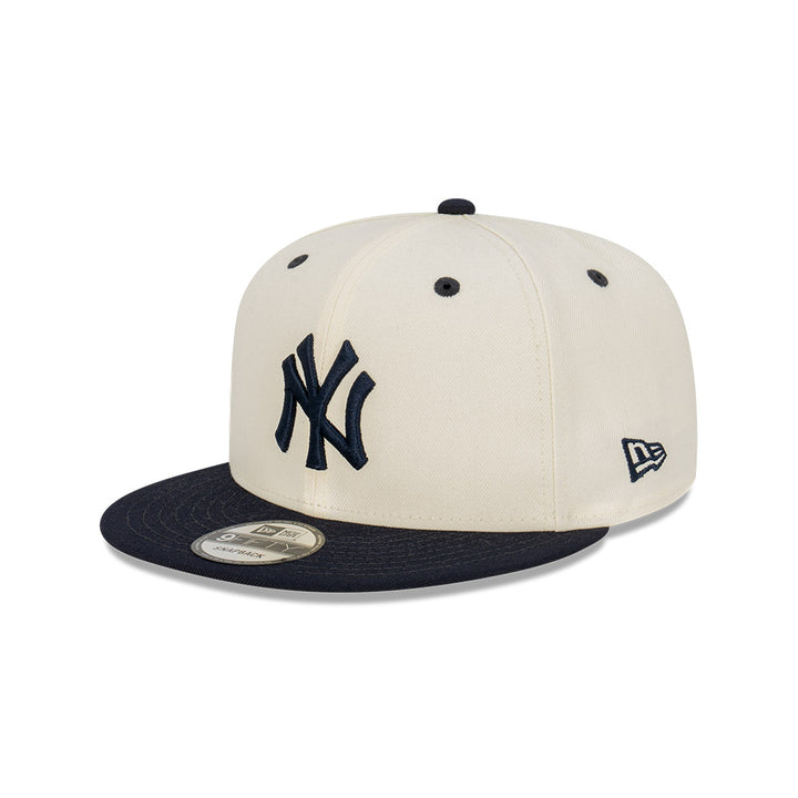 9FIFTY New York Yankees 2-Tone Navy Visor Chrome White Snapback