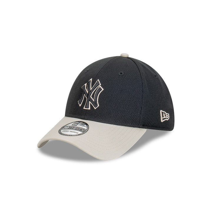 39THIRTY New York Yankees Dashmark Black 2-Tone Fitted