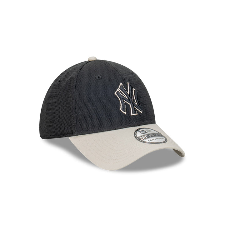 39THIRTY New York Yankees Dashmark Black 2-Tone Fitted
