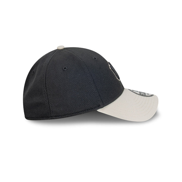 39THIRTY New York Yankees Dashmark Black 2-Tone Fitted