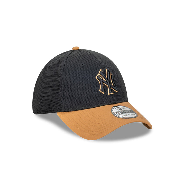 39THIRTY New York Yankees Dashmark Black 2-Tone Fitted