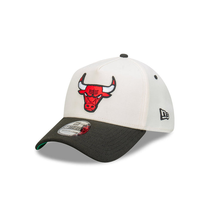 39THIRTY A-Frame Chicago Bulls 2-Tone Black Visor Chrome White Fitted