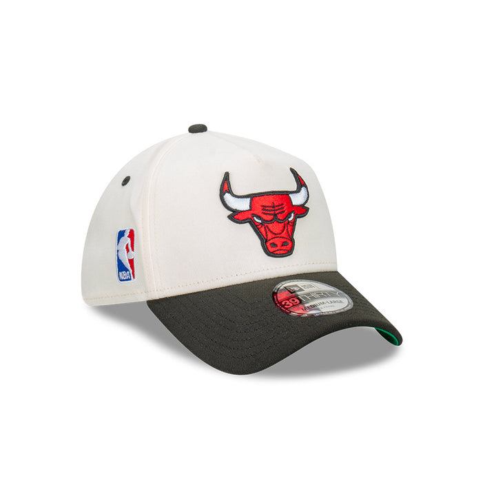 39THIRTY A-Frame Chicago Bulls 2-Tone Black Visor Chrome White Fitted