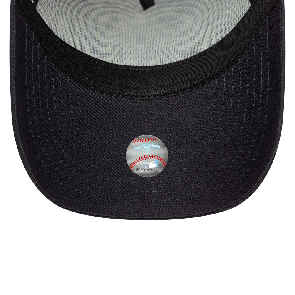 9FORTY E-Frame Trucker New York Yankees Outline Navy Snapback
