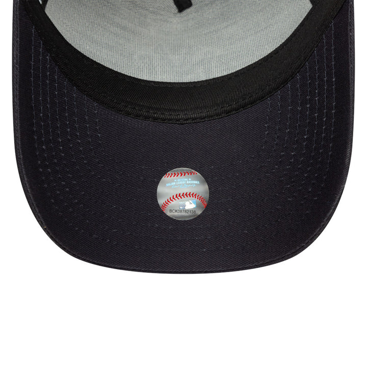 9FORTY E-Frame Trucker New York Yankees Outline Navy Snapback