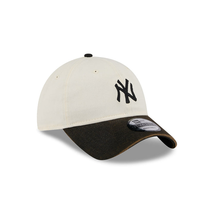 9TWENTY New York Yankess 2-Tone Snow Wash Black Visor Stone Adjustable