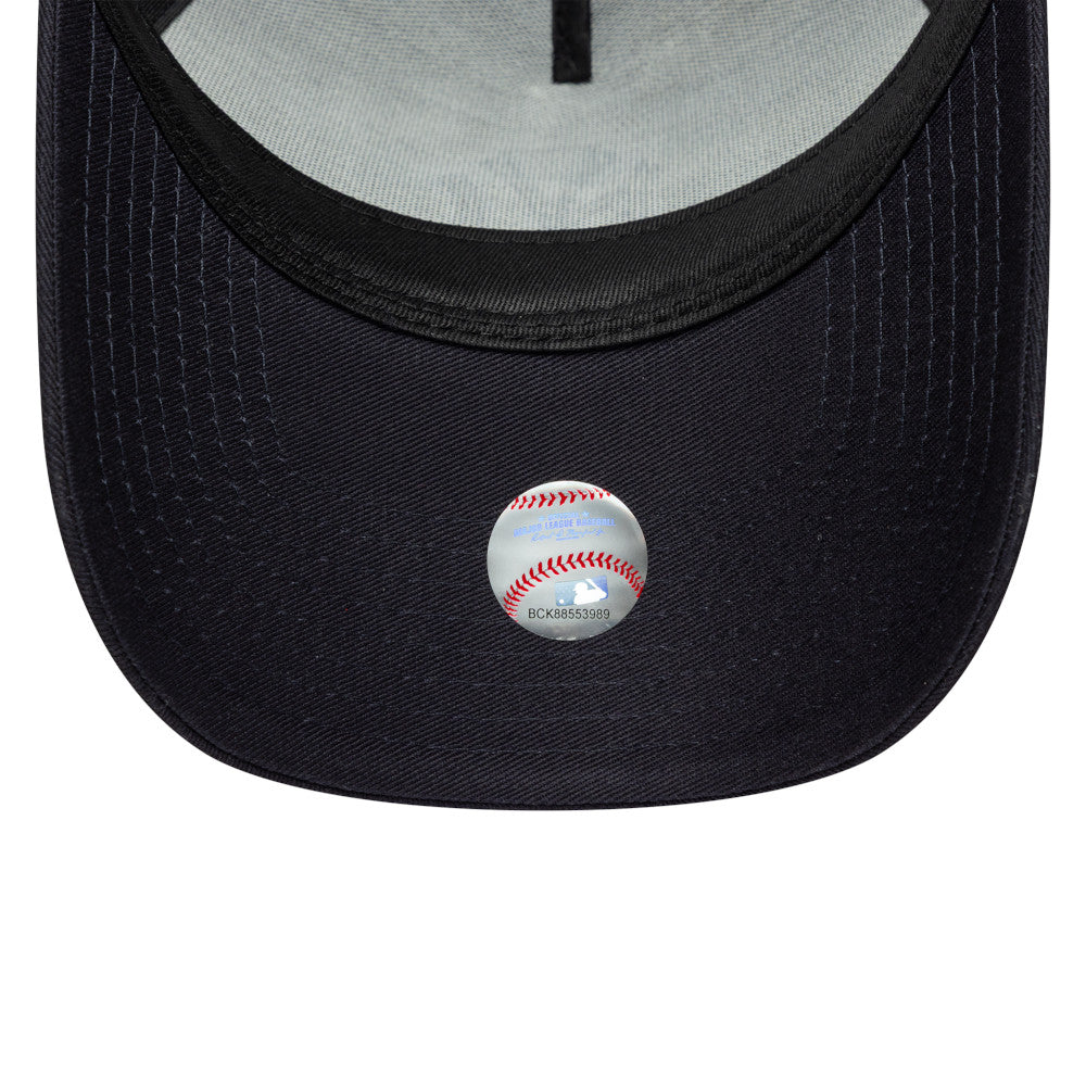 9FORTY E-Frame Trucker New York Yankees Outline Navy Snapback