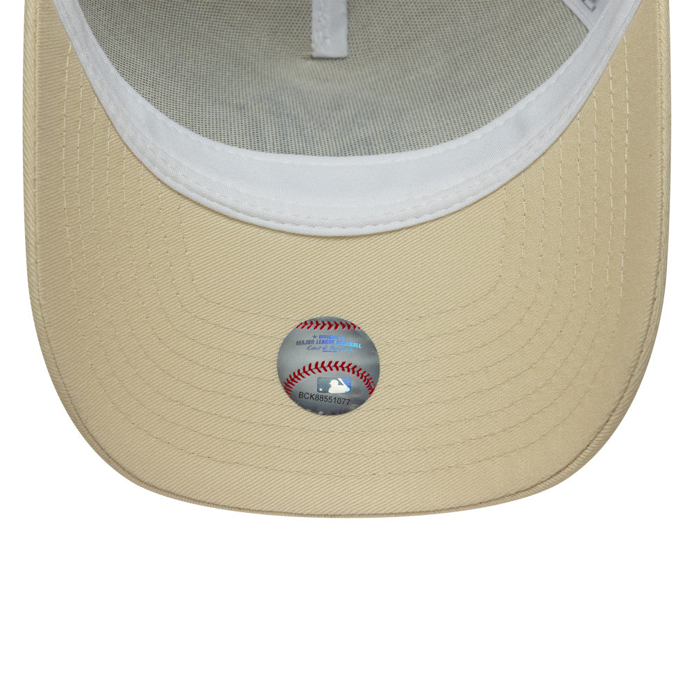 9FORTY E-Frame Trucker New York Yankees Outline Light Cream Snapback