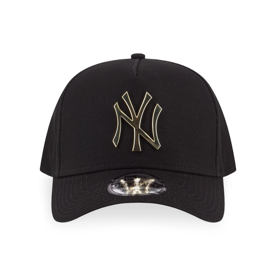9FORTY A-Frame New York Yankees Metal Badge Gold Black Adjustable