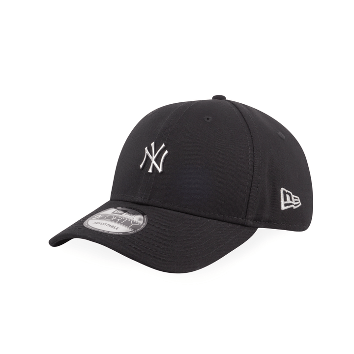 9FORTY New York Yankees Metal Badge Silver Black Adjustable