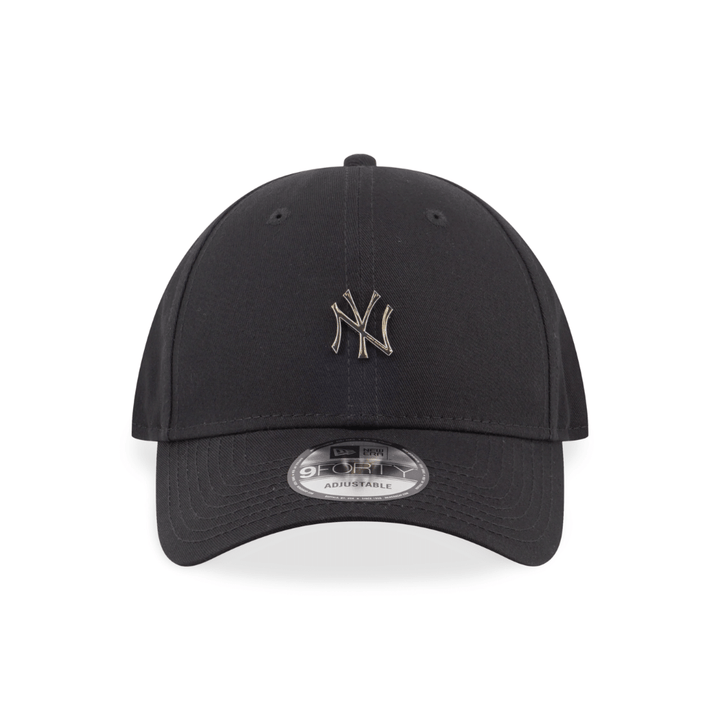 9FORTY New York Yankees Metal Badge Silver Black Adjustable